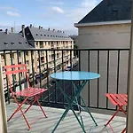 90m2 Lumineux, Centre, Vue Eglise Penchee Apartment