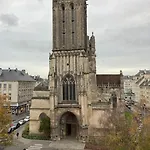 90m2 Lumineux, Centre, Vue Eglise Penchee Apartment *