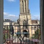 90m2 Lumineux, Centre, Vue Eglise Penchee Apartment