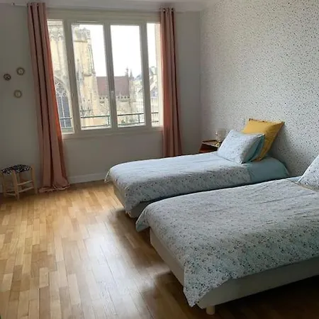 90m2 Lumineux, Centre, Vue Eglise Penchee *