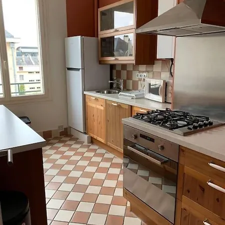 90m2 Lumineux, Centre, Vue Eglise Penchee * Caen