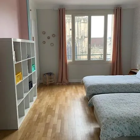 90m2 Lumineux, Centre, Vue Eglise Penchee 아파트 *