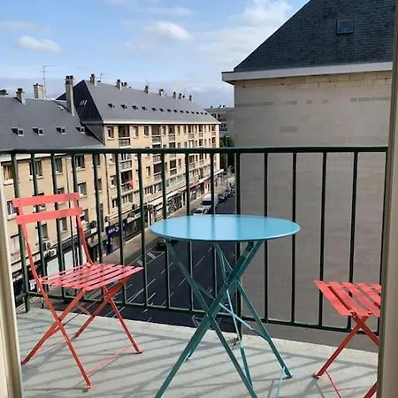 90m2 Lumineux, Centre, Vue Eglise Penchee Apartment
