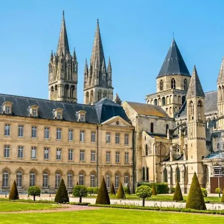 Apartment 90m2 Lumineux, Centre, Vue Eglise Penchee *