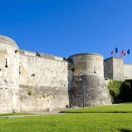 90m2 Lumineux, Centre, Vue Eglise Penchee * 캉