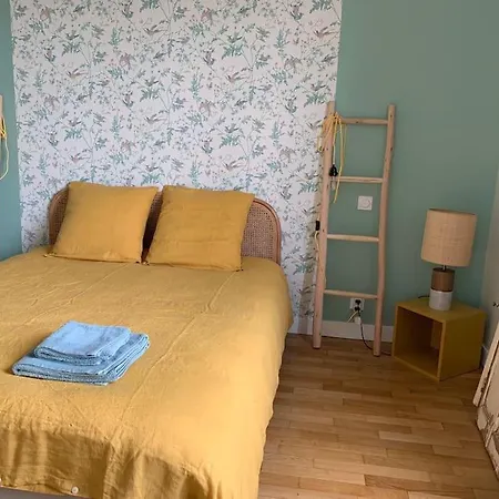 90m2 Lumineux, Centre, Vue Eglise Penchee Apartment
