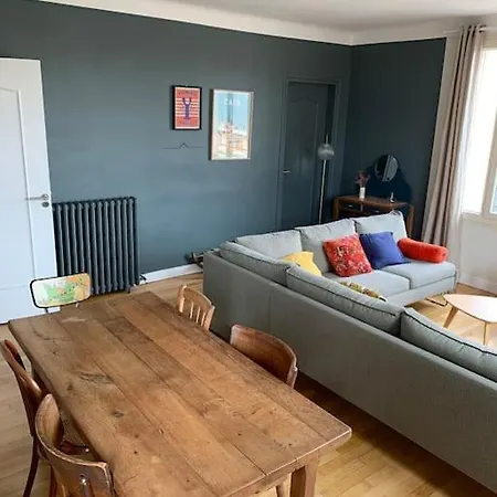 90m2 Lumineux, Centre, Vue Eglise Penchee Apartment