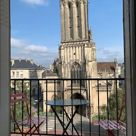 90m2 Lumineux, Centre, Vue Eglise Penchee Apartment