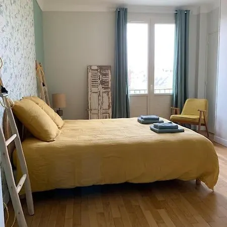 90m2 Lumineux, Centre, Vue Eglise Penchee 아파트