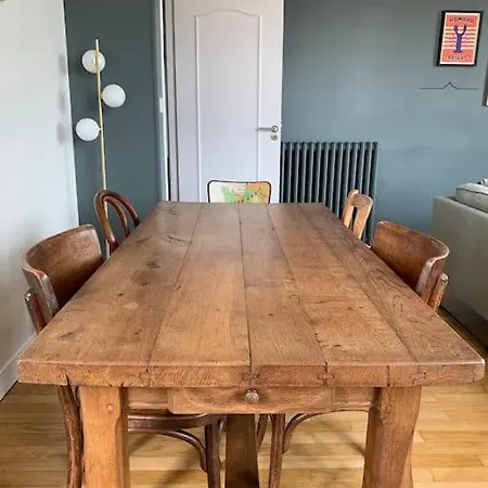 90m2 Lumineux, Centre, Vue Eglise Penchee Apartament *