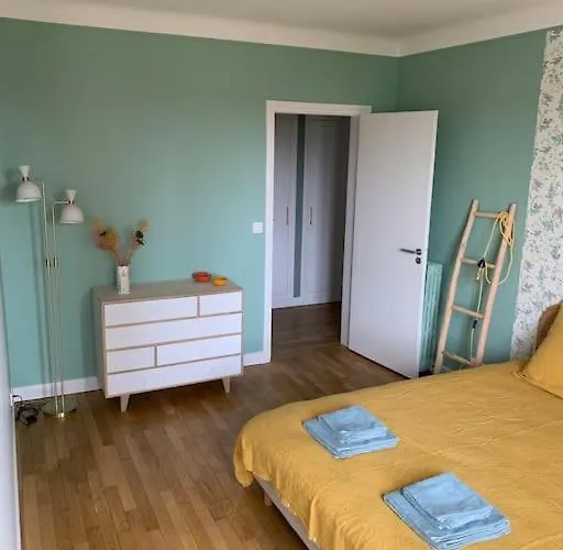 90m2 Lumineux, Centre, Vue Eglise Penchee Daire *