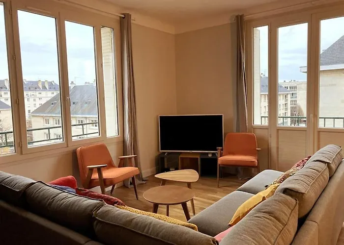 90m2 Lumineux, Centre, Vue Eglise Penchee