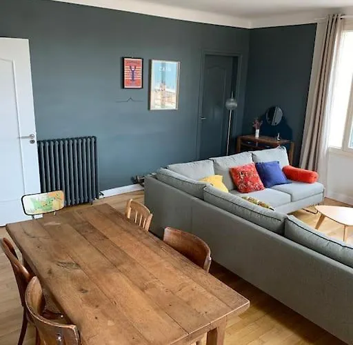 90m2 Lumineux, Centre, Vue Eglise Penchee Daire