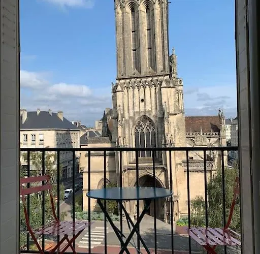 90m2 Lumineux, Centre, Vue Eglise Penchee Daire