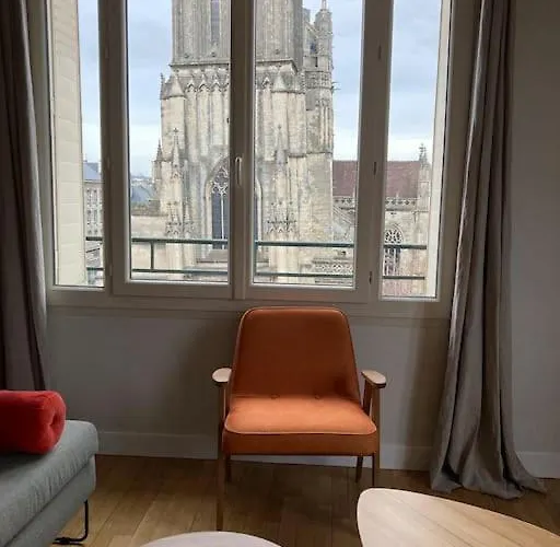 90m2 Lumineux, Centre, Vue Eglise Penchee Caen