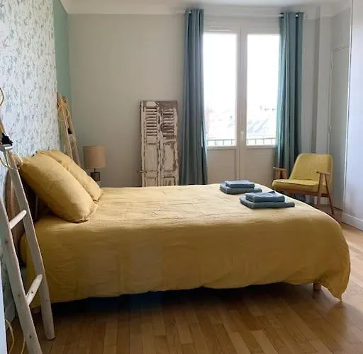 90m2 Lumineux, Centre, Vue Eglise Penchee Daire